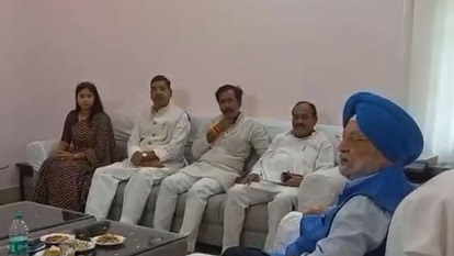 वाराणसी में दिशा की बैठक: सर्किट हाउस में केंद्रीय मंत्री हरदीप पुरी कर रहे अध्यक्षता, कई मुद्दों पर चर्चा