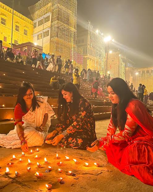 देव दीपावली : शाम 5 बजे जलेगा पहला दीप, सवा 6 बजे से होगा 3D लेजर शो, 8 बजे से लीजिये भव्य ग्रीन आतिशबाजी का नज़ारा