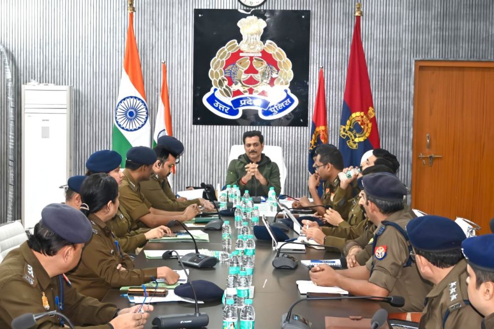 पुलिस आयुक्त कमिश्नरेट वाराणसी श्री मोहित अग्रवाल द्वारा थानों पर स्थापित मिशन शक्ति केन्द्रों के कार्यों की समीक्षा गोष्ठी की गई आयोजित, दिये गये महत्वपूर्ण निर्देश ।