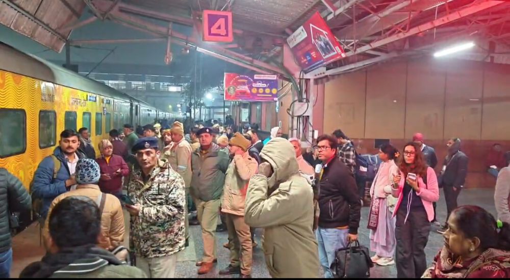 राजधानी एक्सप्रेस में बम की सूचना से मचा हड़कंप, तीन घंटे बाद रवाना हुई ट्रेन